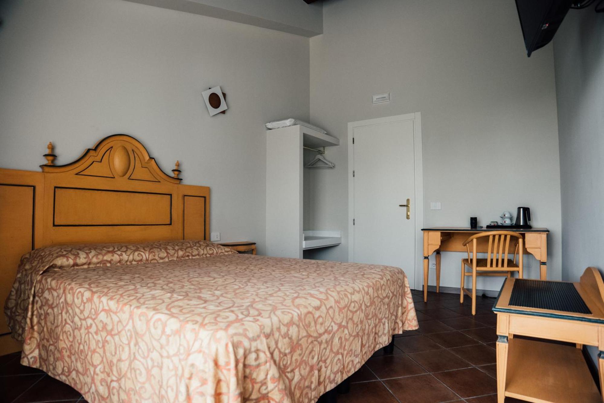 Albergo La Meridiana Castelnuovo del Garda Exterior photo