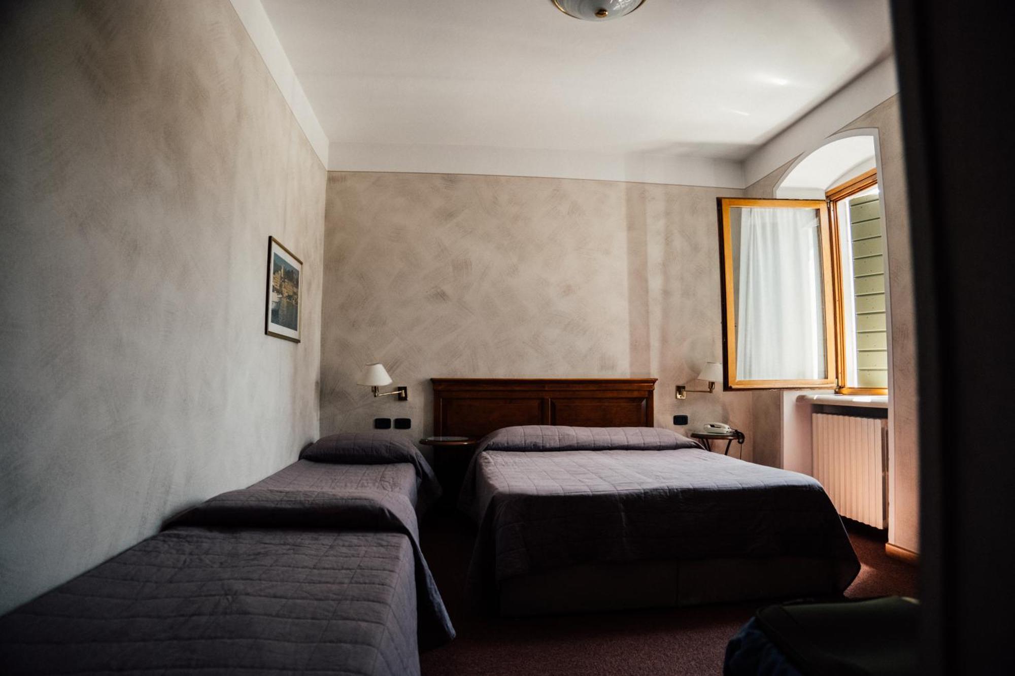 Albergo La Meridiana Castelnuovo del Garda Exterior photo